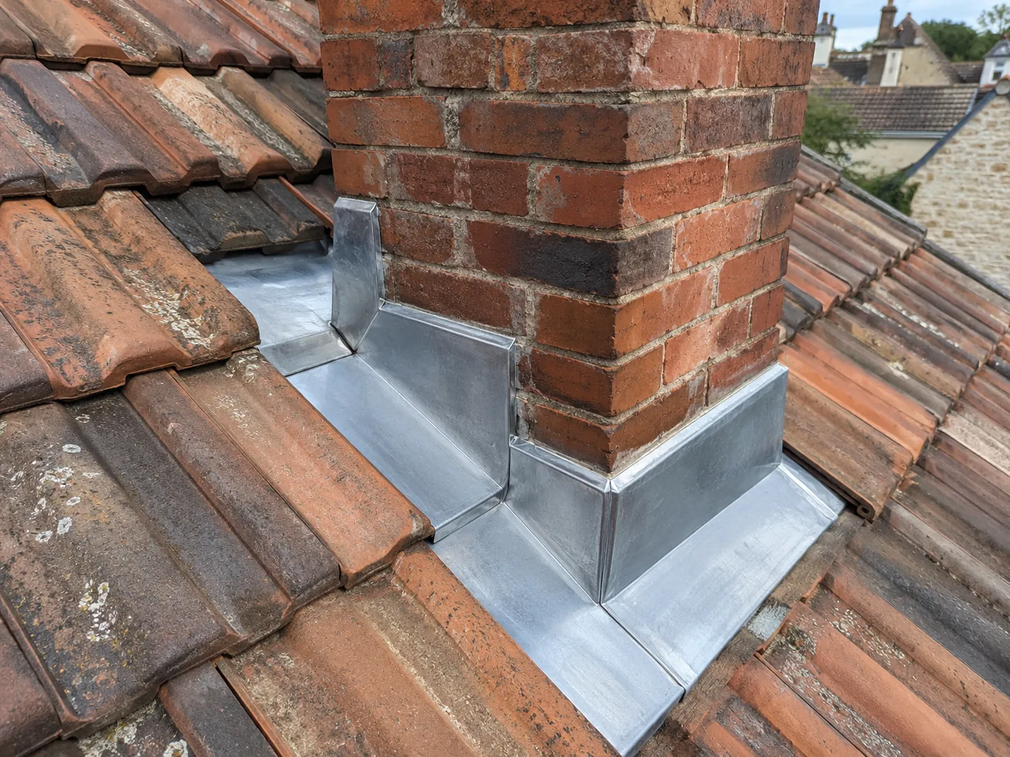 Solin zinc sur souche de cheminée — couvreur à Antony (92)